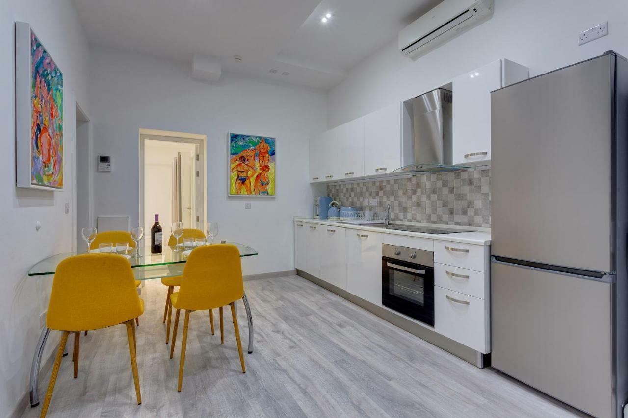 Stylish 3Br Apartment, Fantastic Location In Слима Екстериор снимка